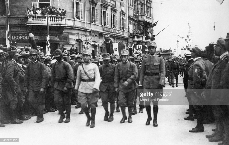 Итальянские националисты Габриэле Д'Аннунцио входят в город Фиуме, сентябрь 1919 года. 