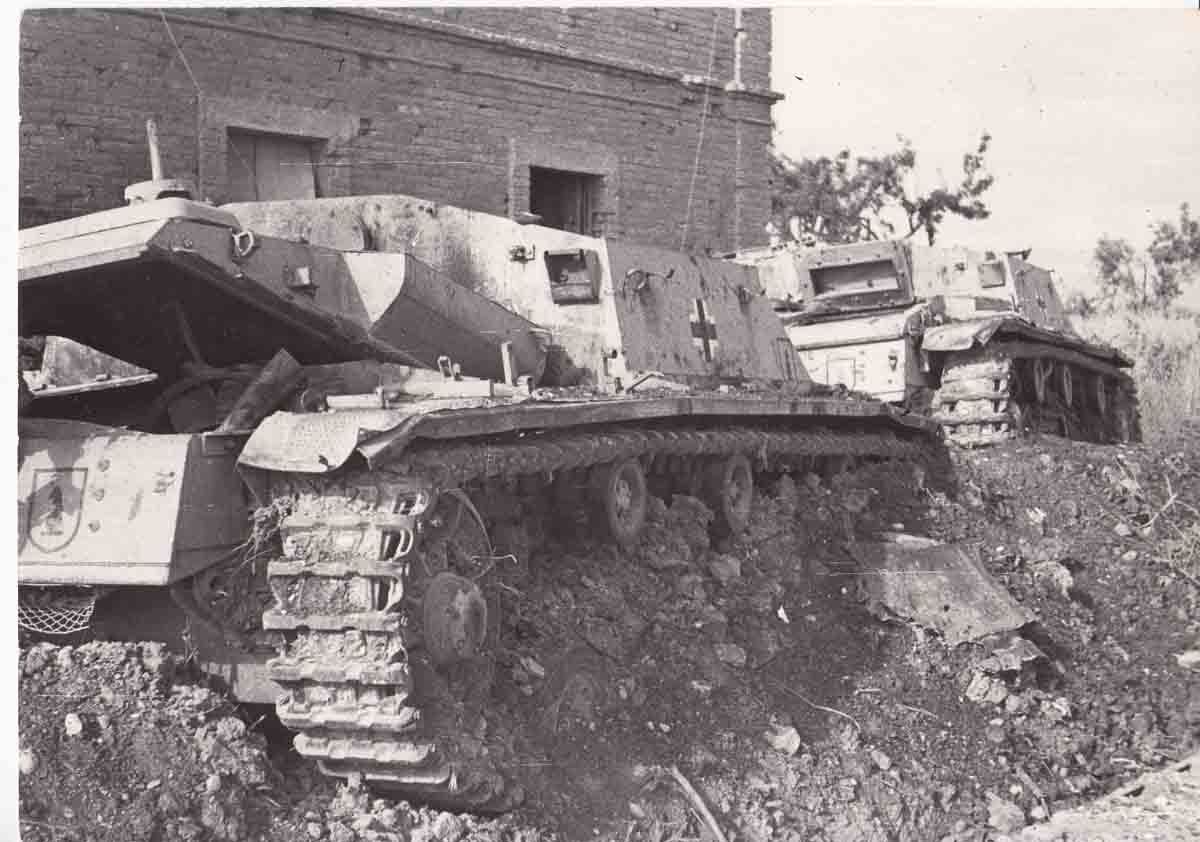 Пара горелых штугов , Италия 1944 год.