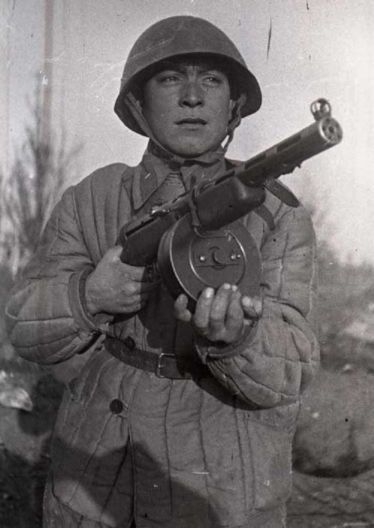 Пистолет-пулемёт системы Дегтярёва образца 1940 года (ППД-40). 