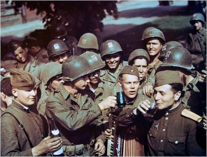 25 апреля 1945 года советские и американские войска встретились на Эльбе