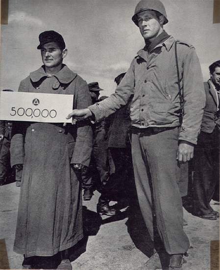 «Юбилейный посетитель» американского лагеря для военнопленных, 20 апреля 1945 года.