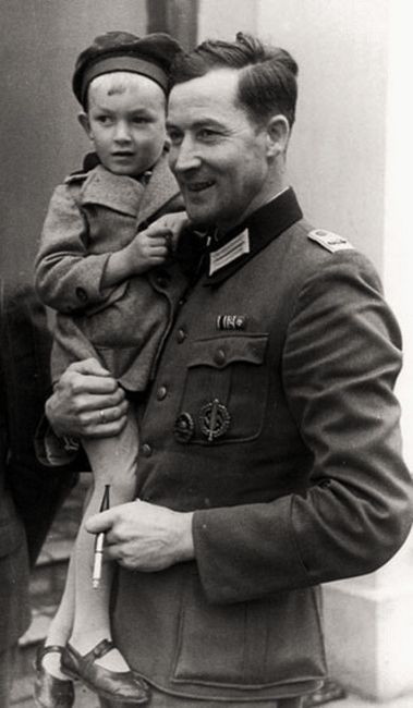 Вильгельм Хозенфельдт, офицер вермахта, сумевший спасти польских евреев во время оккупации Польши нацистской Германией. Погиб в советском плену в 1952 году.