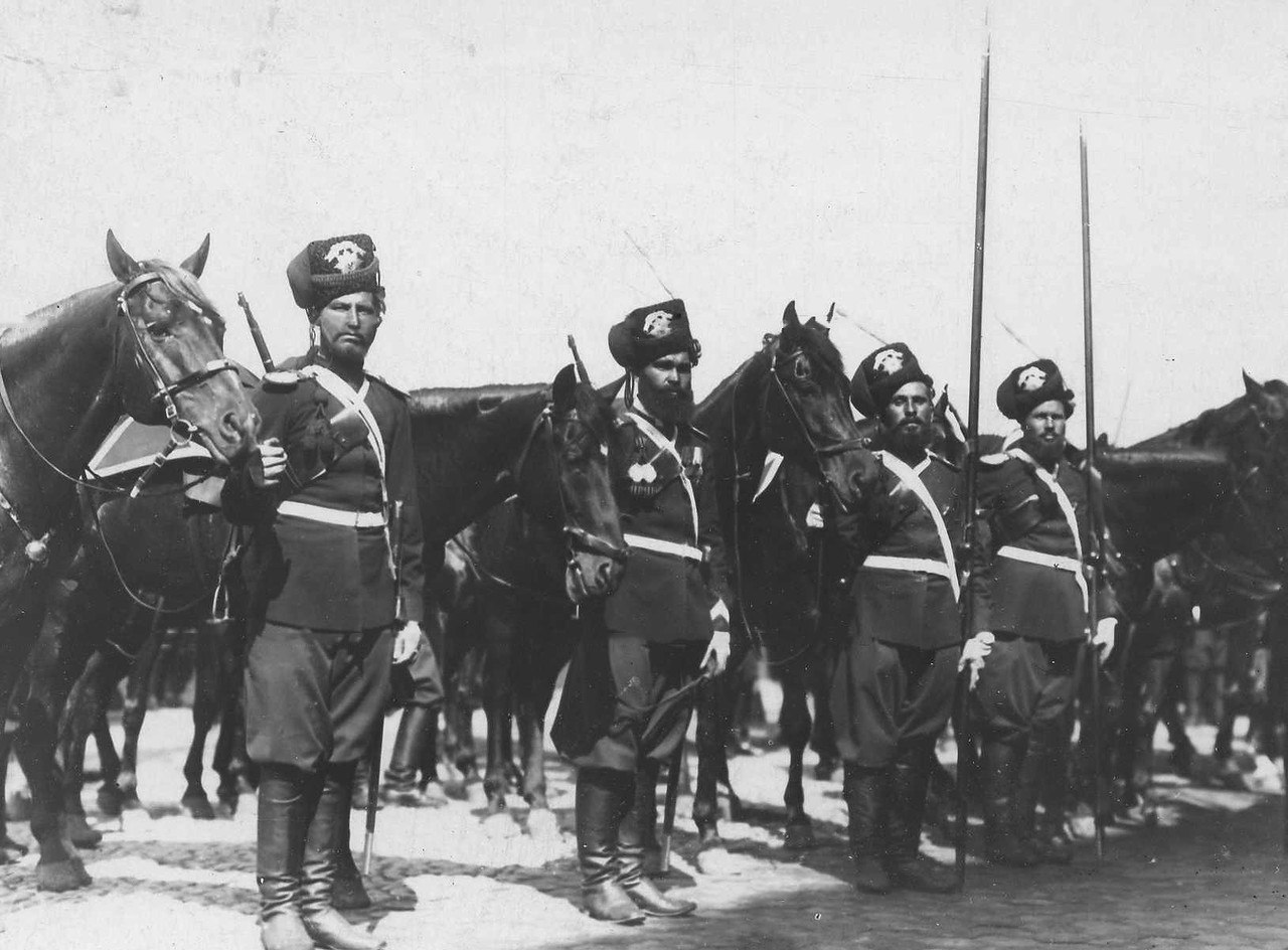 Лейб-казаки у французского посольства, Санкт-Петербург, 1914