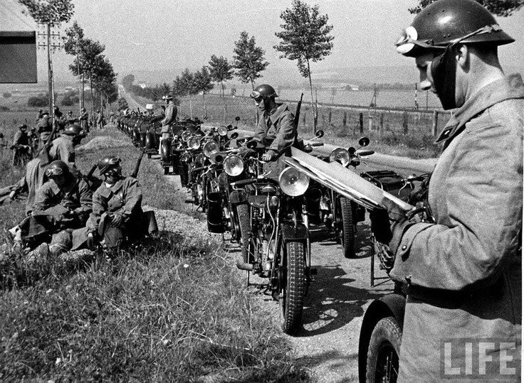 Французские мотоциклисты, 1940 г.