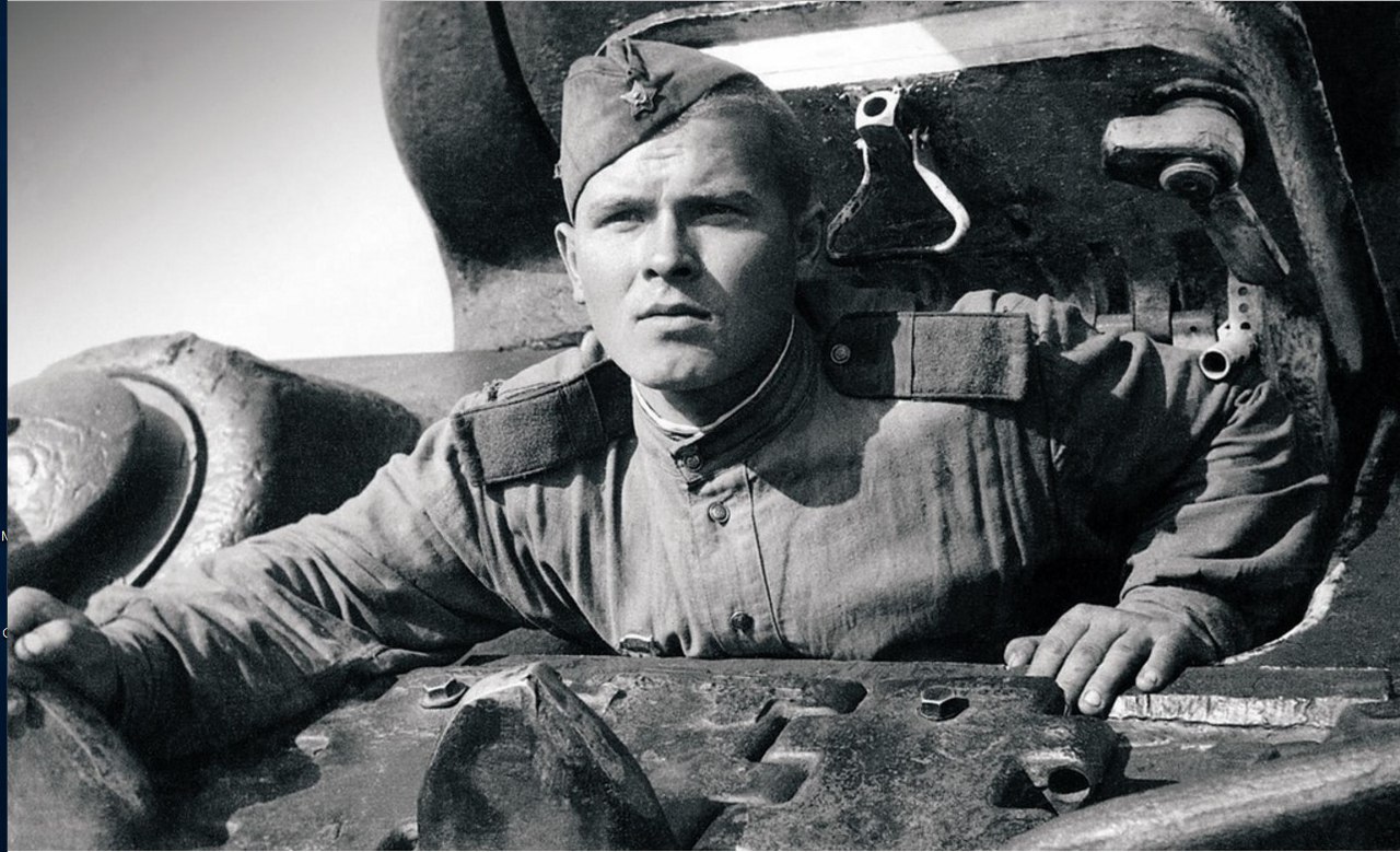 Механик-водитель гвардии старший сержант Н. Круглов. Уральский добровольческий танковый корпус, 1944 год