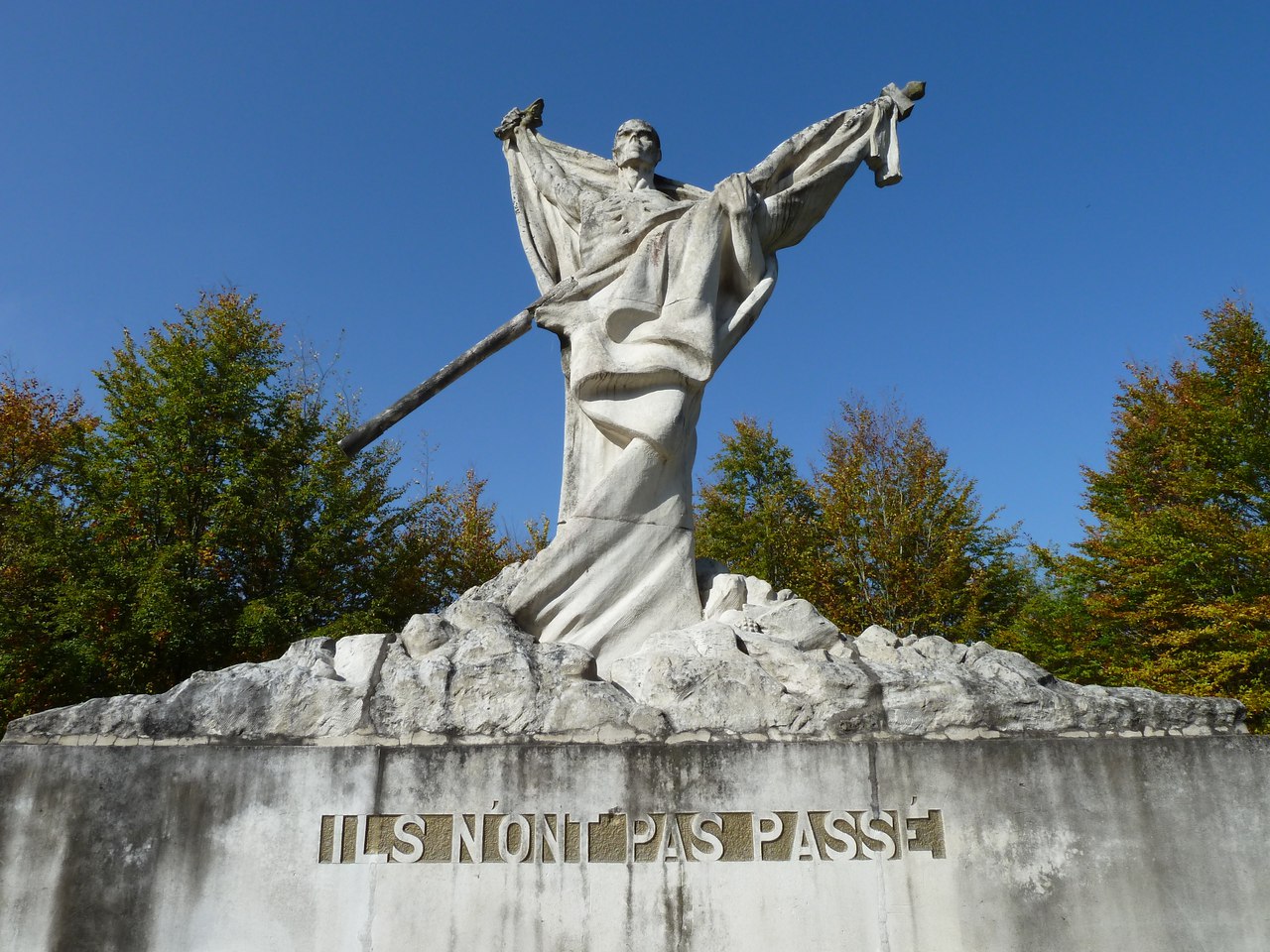 "Они не прошли" Памятник французской 69 дивизии под Верденом.