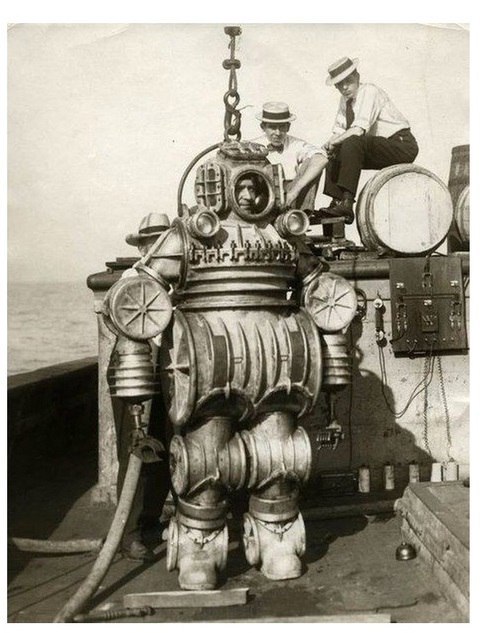 Водолазный костюм конструкции капитана Петри, США, 1900 год.